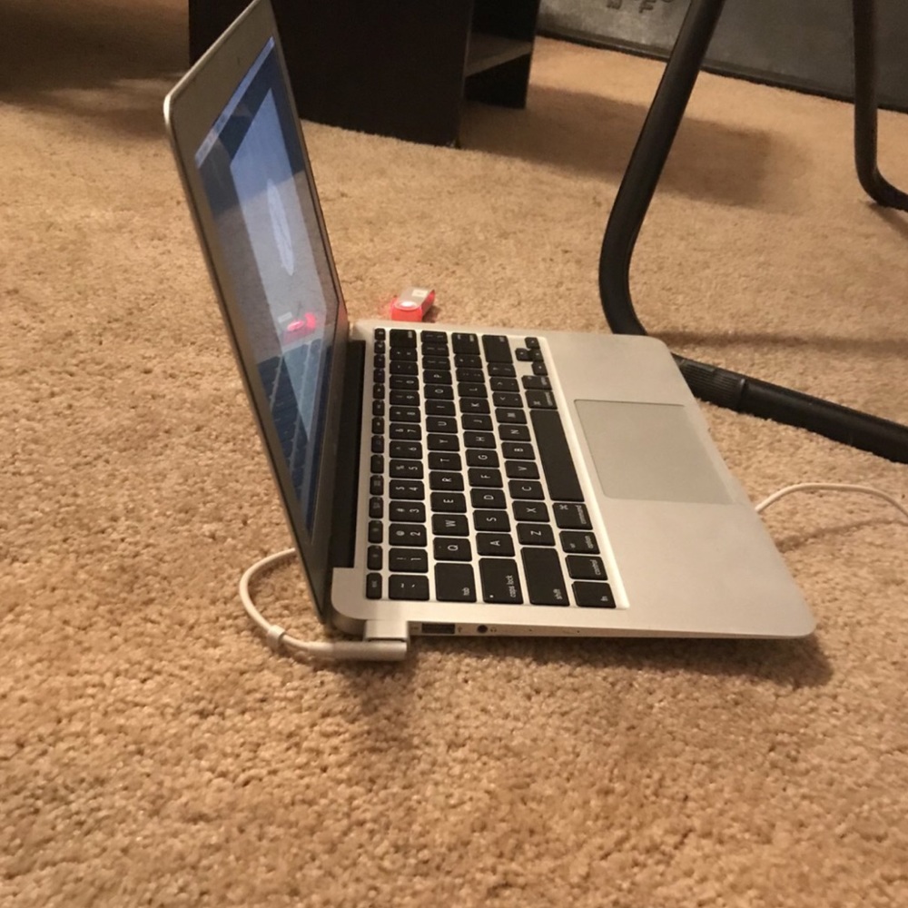 MacBook - Picture 2 of 3